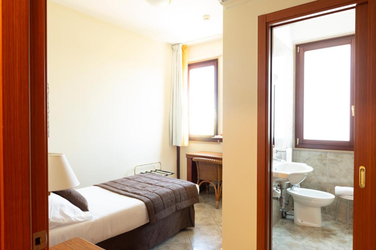 Apulia Hotel Taranto Ara Solis Lido Azzurro المظهر الخارجي الصورة