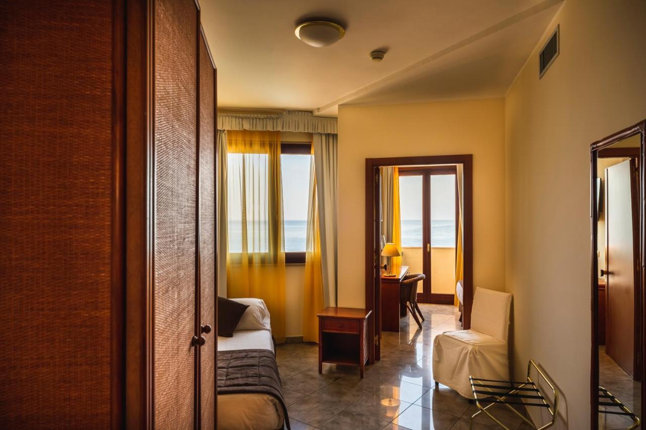 Apulia Hotel Taranto Ara Solis Lido Azzurro المظهر الخارجي الصورة